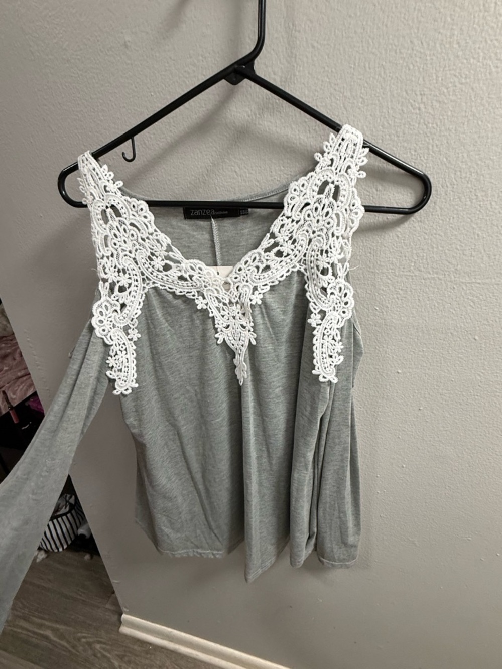 Zanzea Gray Long-Sleeve Cold-Shoulder Top with White Lace Yoke